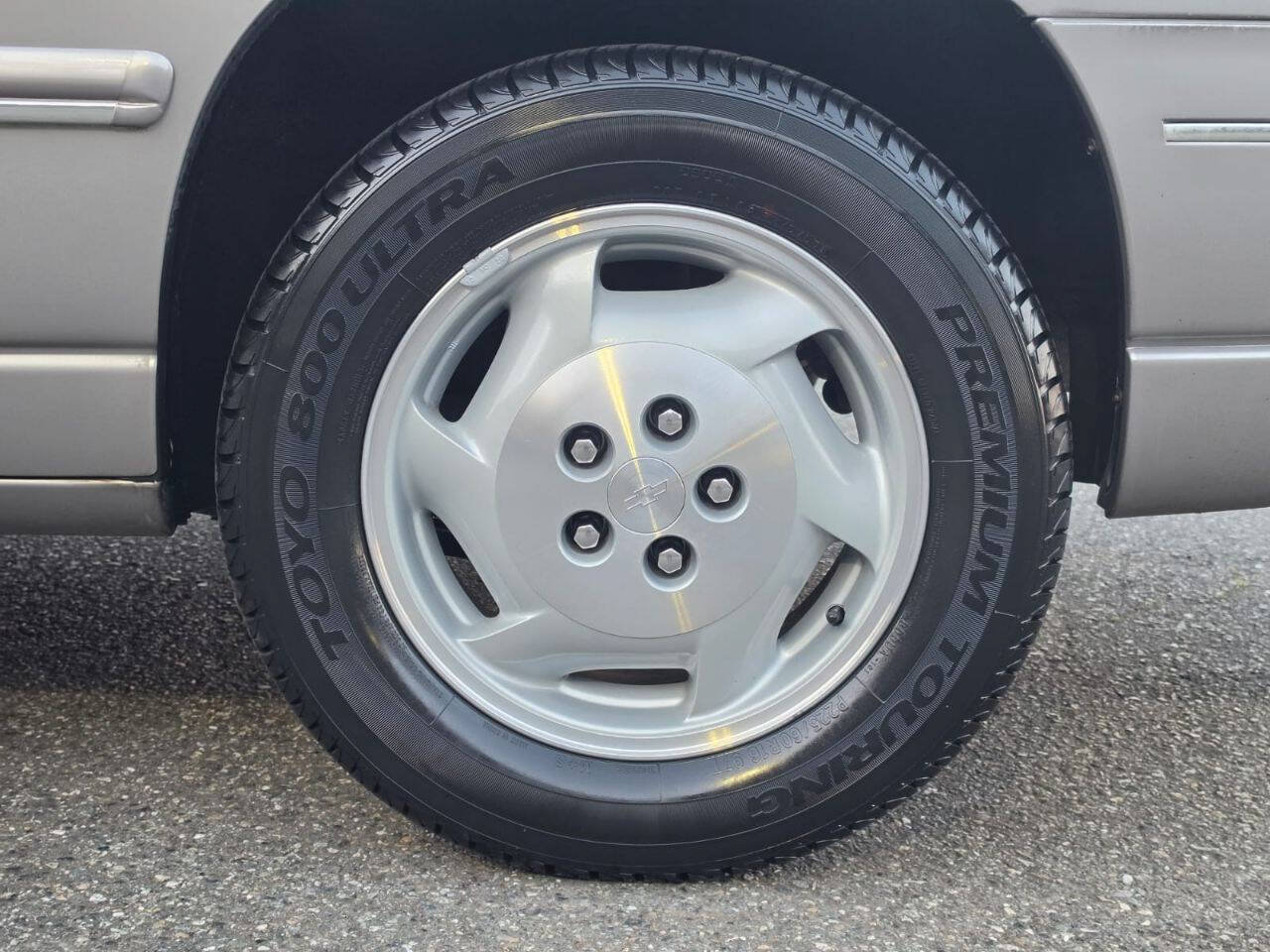 Used 1996 Chevrolet Lumina LS FWD image 14