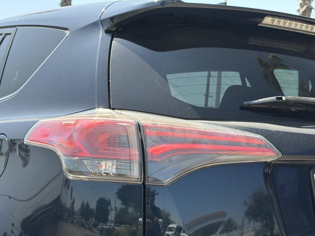 Used 2017 Toyota RAV4 XLE w/ Carpet Mat Package FWD image 7