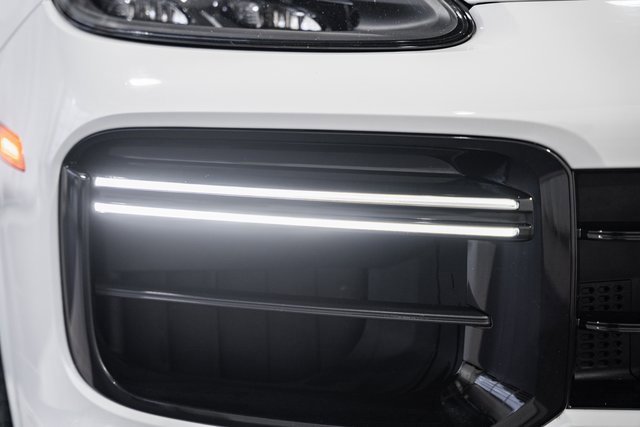 Used 2021 Porsche Cayenne Turbo image 11