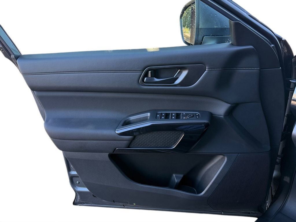 New 2025 Nissan Pathfinder SV image 17