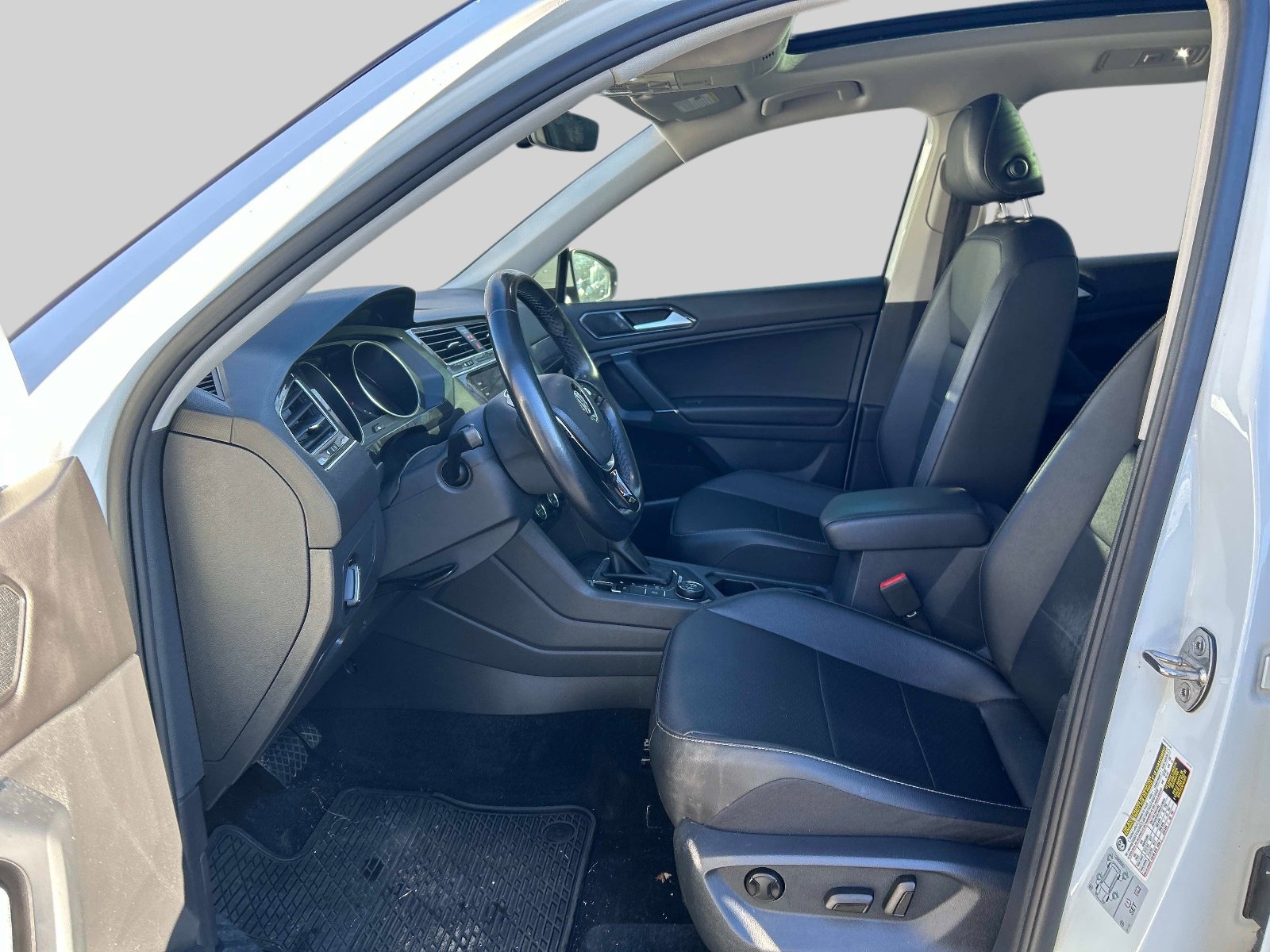 Used 2018 Volkswagen Tiguan SEL Premium AWD/4WD image 4