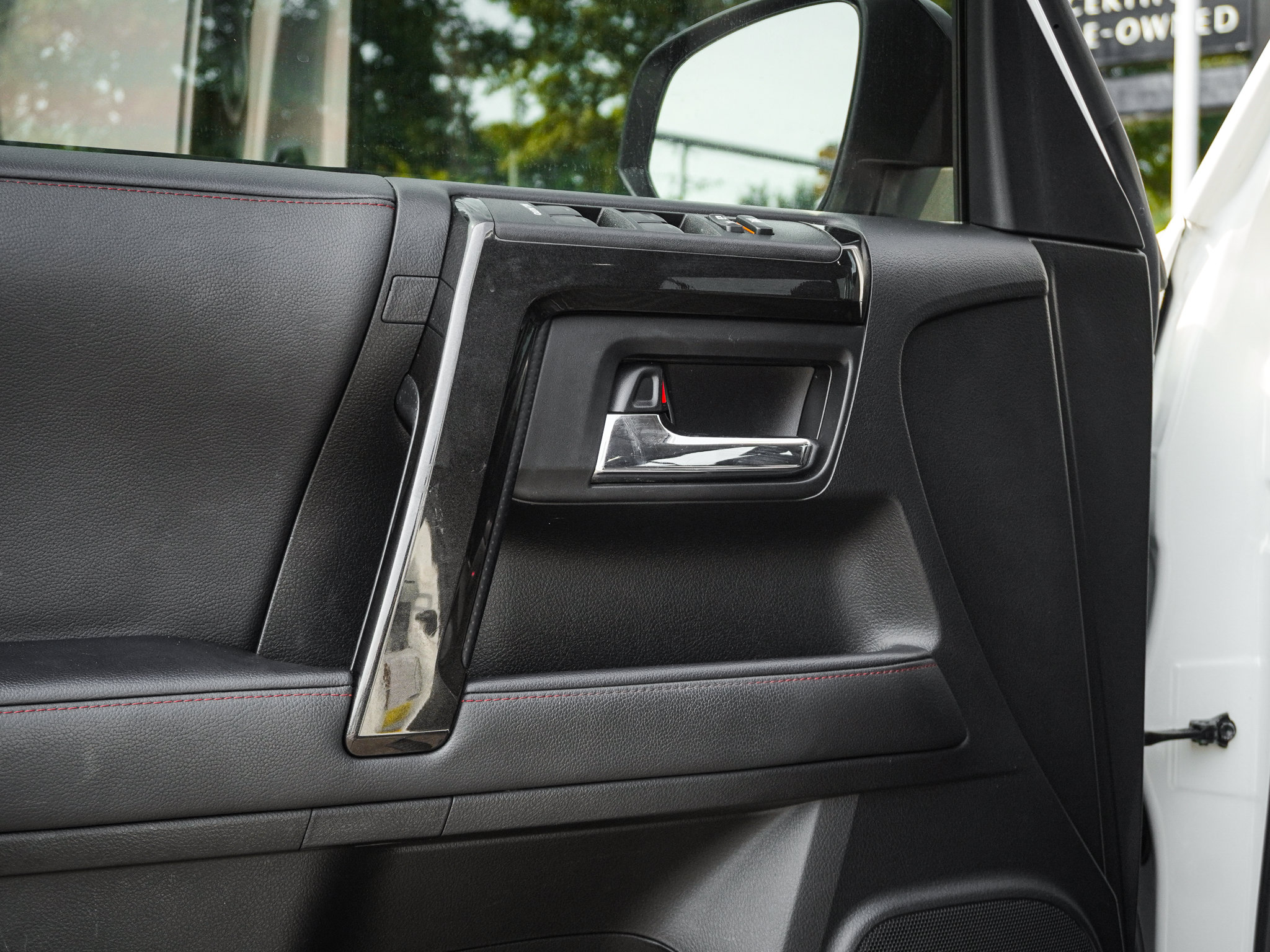 Used 2021 Toyota 4Runner Venture w/ Moonroof Package AWD/4WD image 15