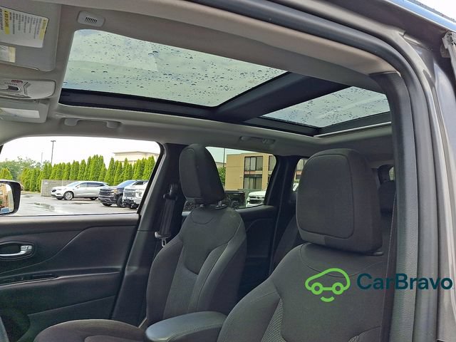 Used 2019 Jeep Renegade Altitude w/ UConnect 8.4 Nav Group AWD/4WD image 13
