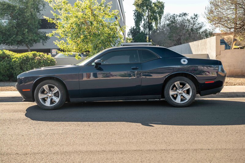Used 2016 Dodge Challenger SXT RWD image 2