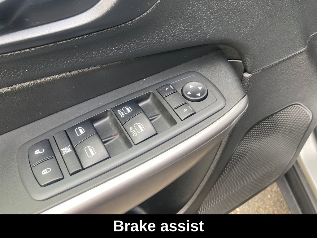 Used 2019 Jeep Cherokee Latitude Plus w/ Cold Weather Group AWD/4WD image 14