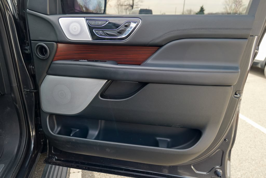 Used 2023 Lincoln Navigator L Reserve AWD/4WD image 35