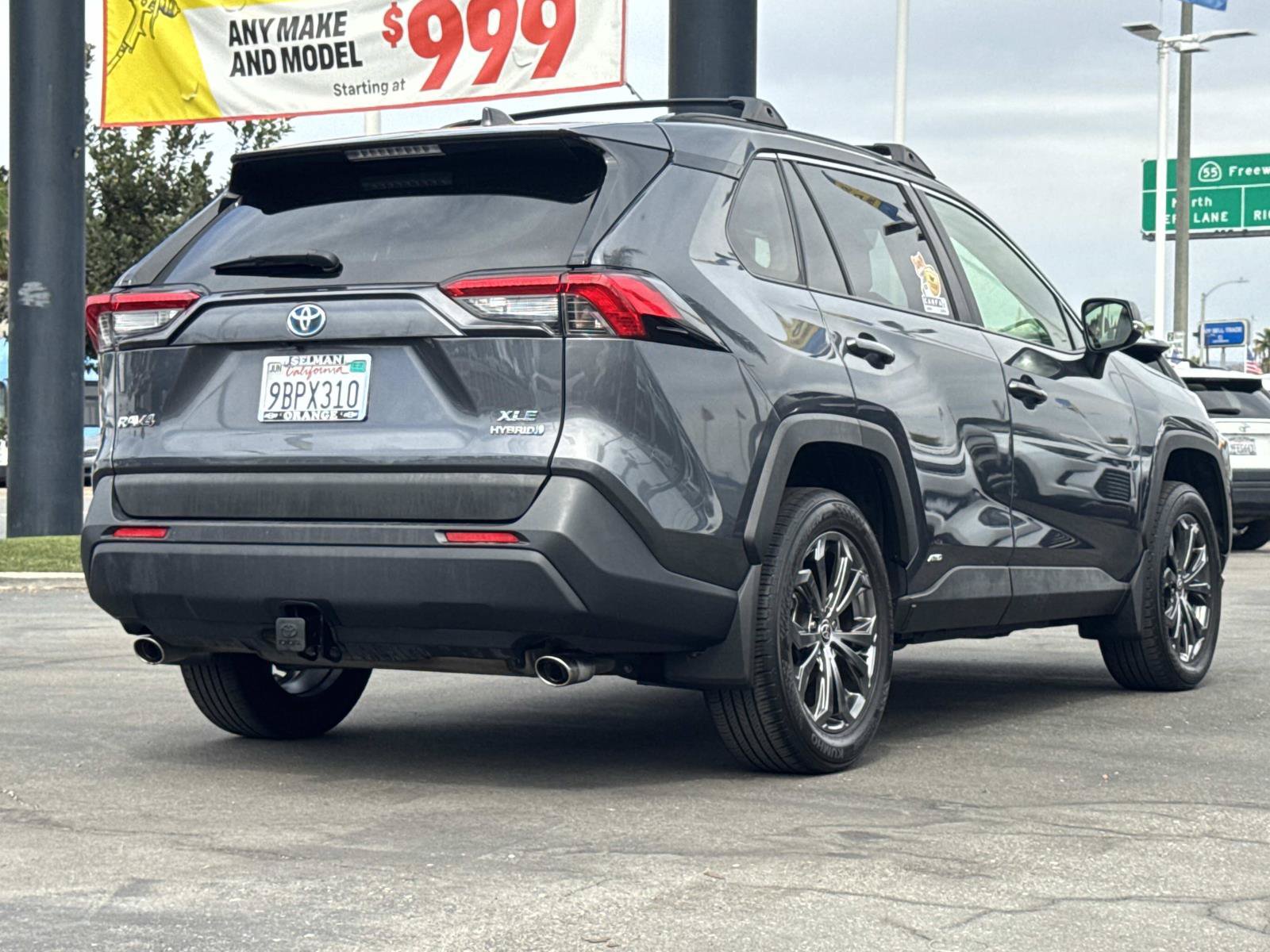 Used 2022 Toyota RAV4 XLE Premium AWD/4WD image 5