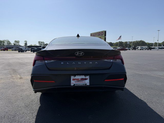 Used 2024 Hyundai Elantra SEL FWD image 8