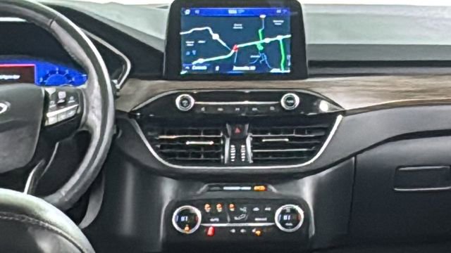 Used 2020 Ford Escape Titanium image 17