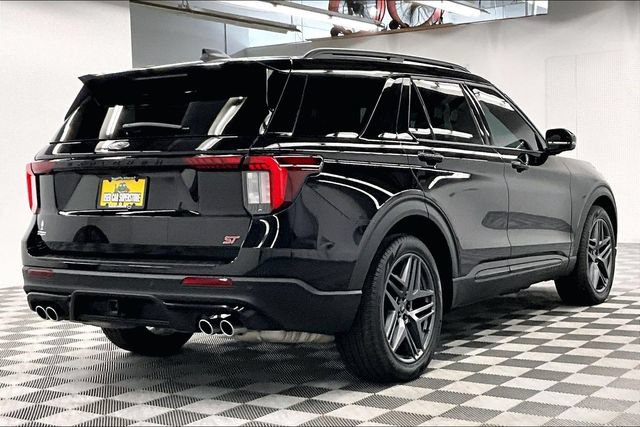 Used 2025 Ford Explorer ST AWD/4WD image 13