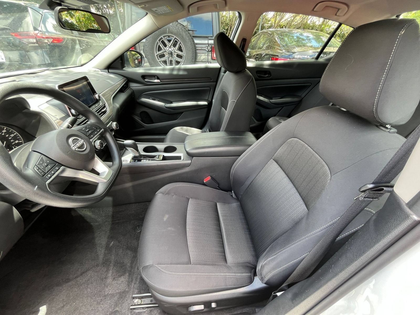 Used 2025 Nissan Altima 2.5 SV FWD image 27