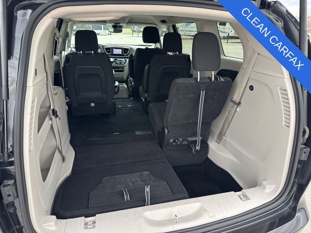 Used 2023 Chrysler Voyager LX image 15