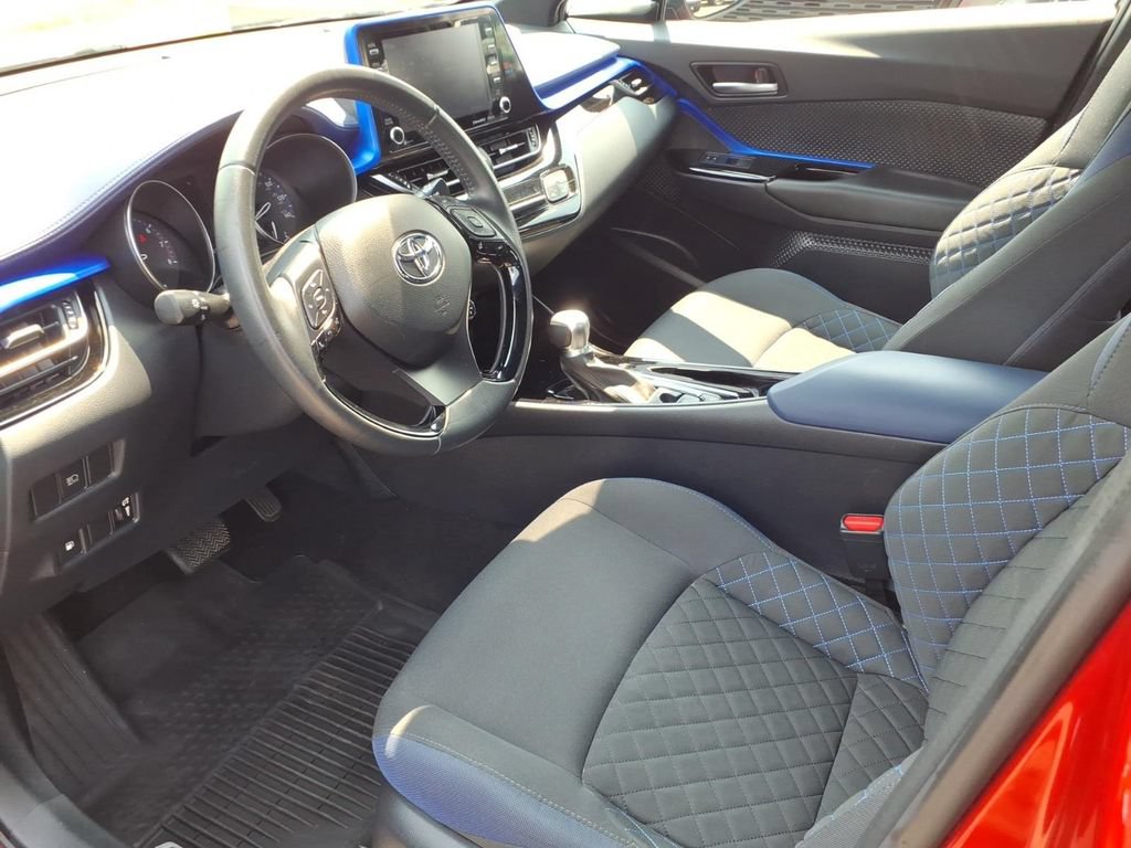Used 2020 Toyota C-HR XLE FWD image 13