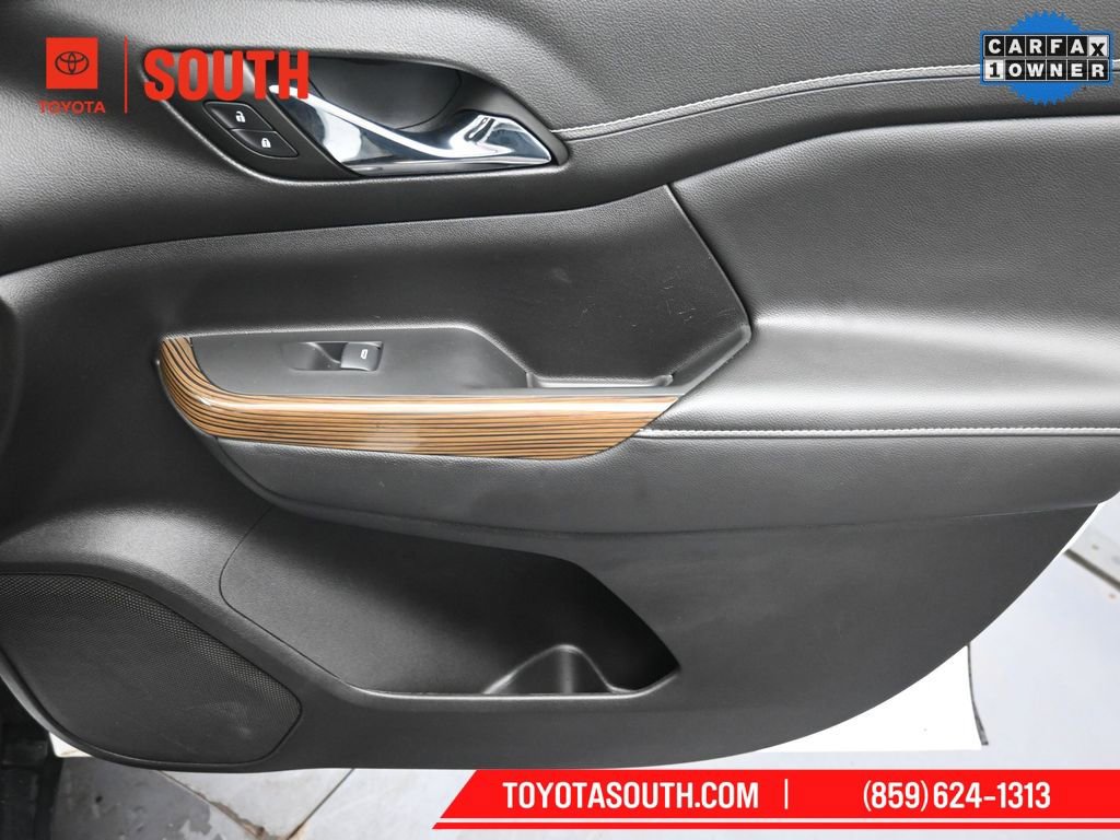 Used 2023 GMC Acadia SLE w/ Driver Convenience Package image 27