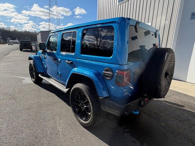 Used 2022 Jeep Wrangler Unlimited Sahara w/ Cold Weather Group image 7