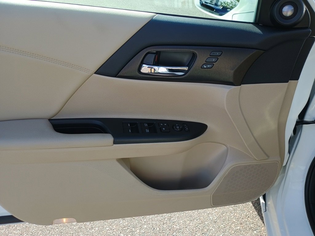 Used 2015 Honda Accord EX-L image 11