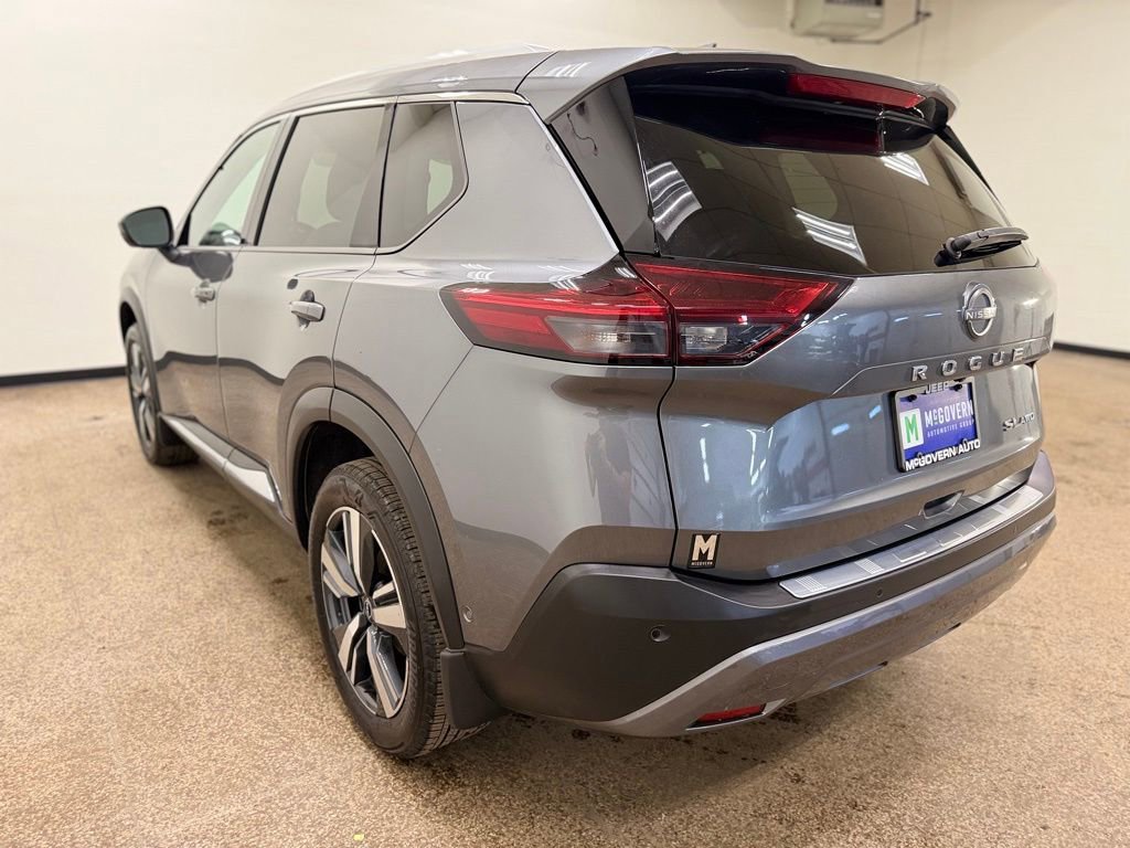 Used 2023 Nissan Rogue SL w/ SL Premium Package image 3