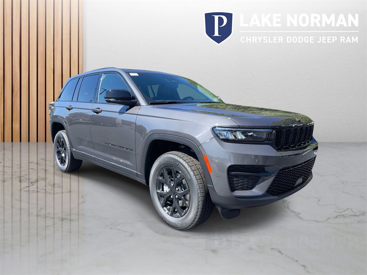 New 2025 Jeep Grand Cherokee Altitude image 2