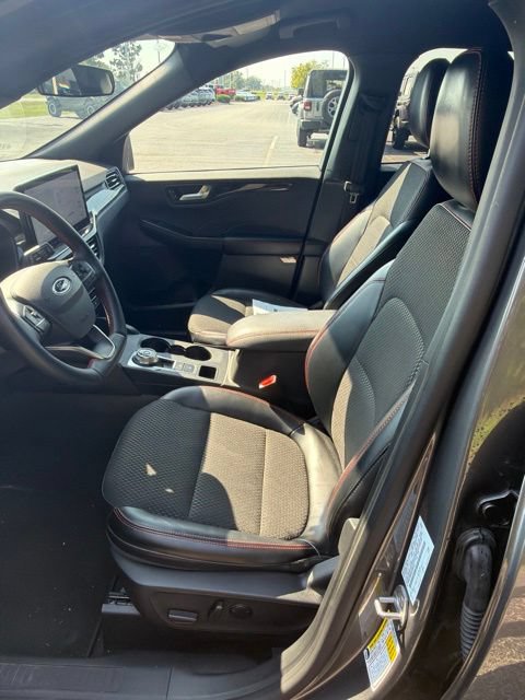 Used 2024 Ford Escape ST-Line w/ Tech Pack #1 AWD/4WD image 16