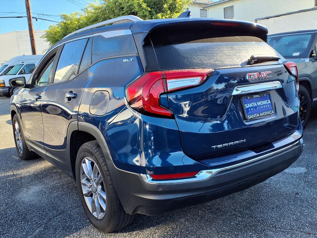 Used 2022 GMC Terrain SLT w/ Infotainment Package II image 3