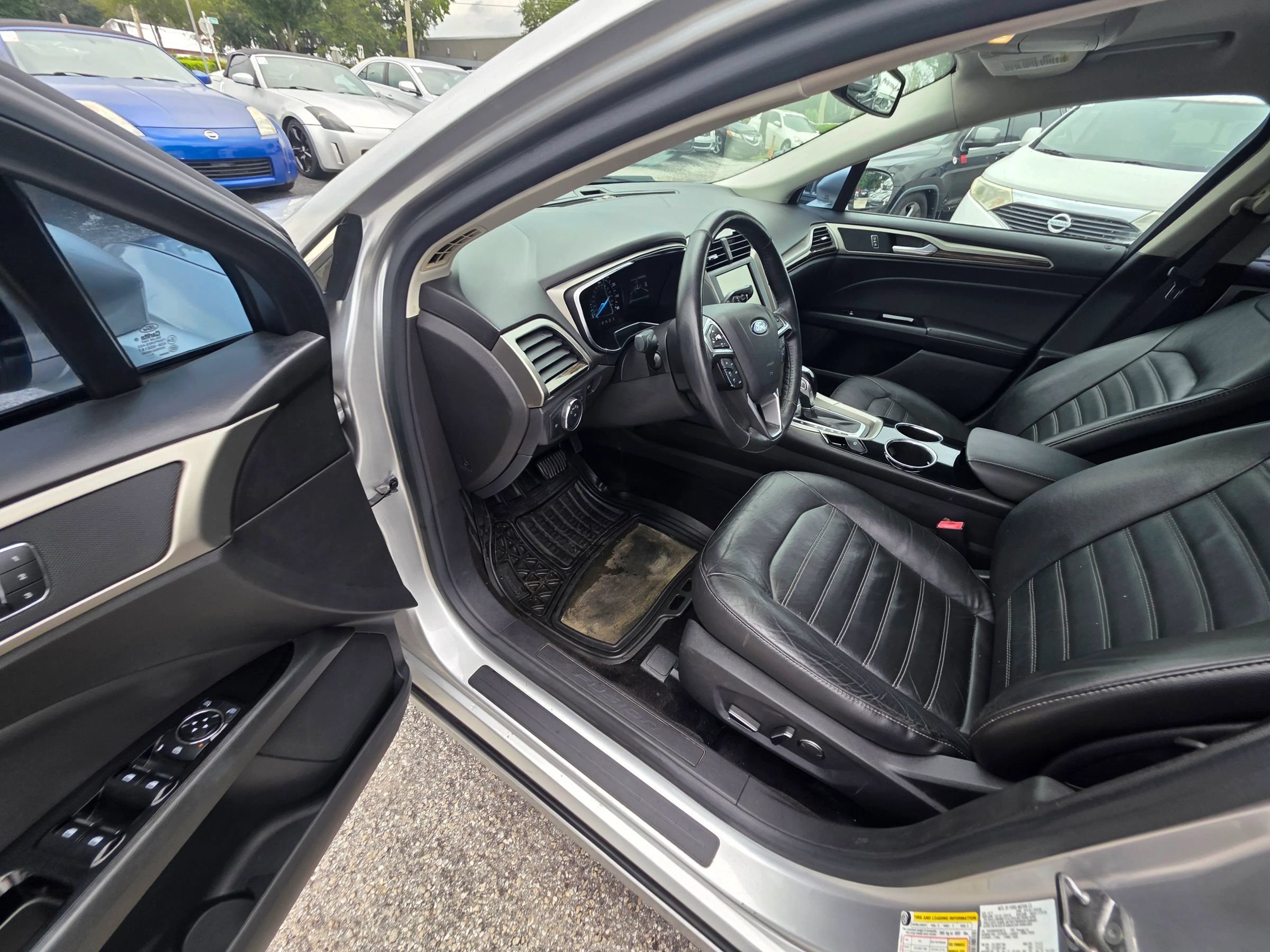 Used 2013 Ford Fusion SE FWD image 12