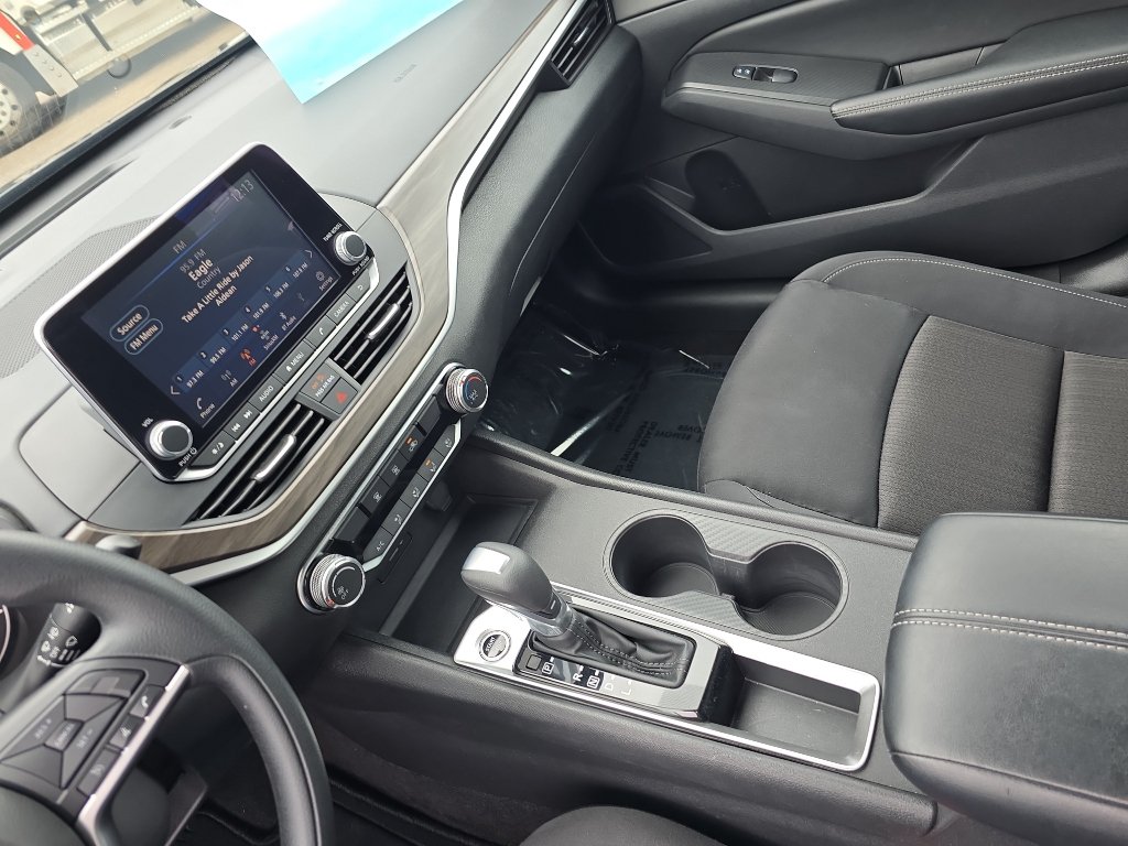 Used 2025 Nissan Altima 2.5 SV FWD image 18