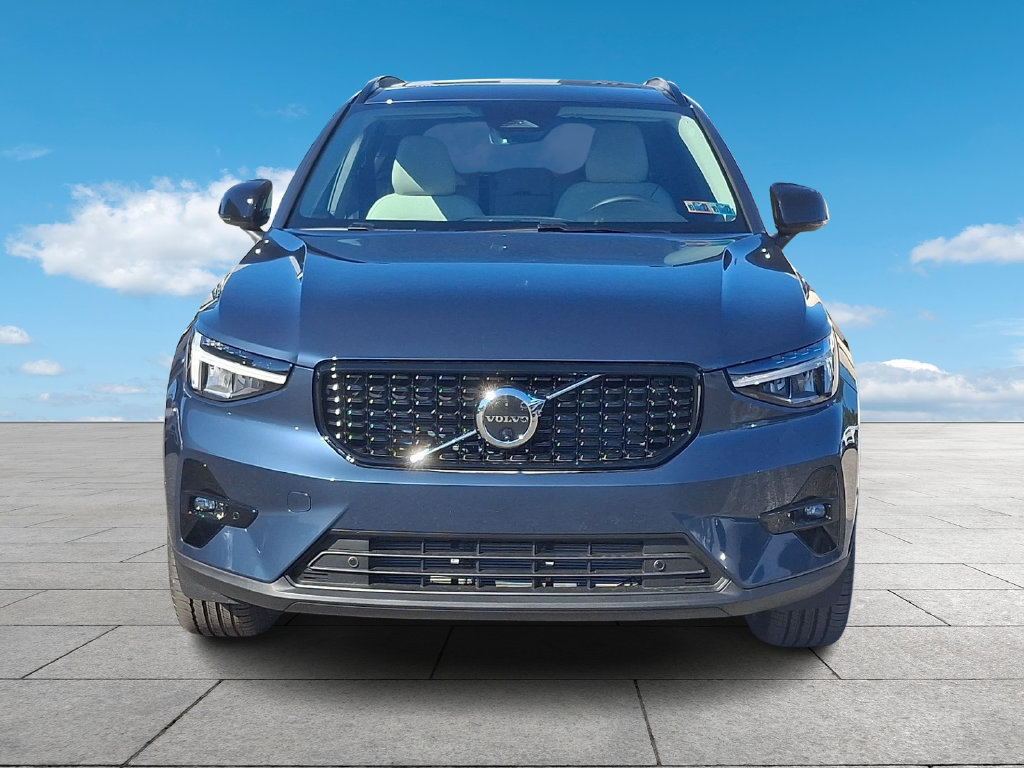 New 2026 Volvo XC40 B5 Plus w/ Protection Package Premier AWD/4WD image 2