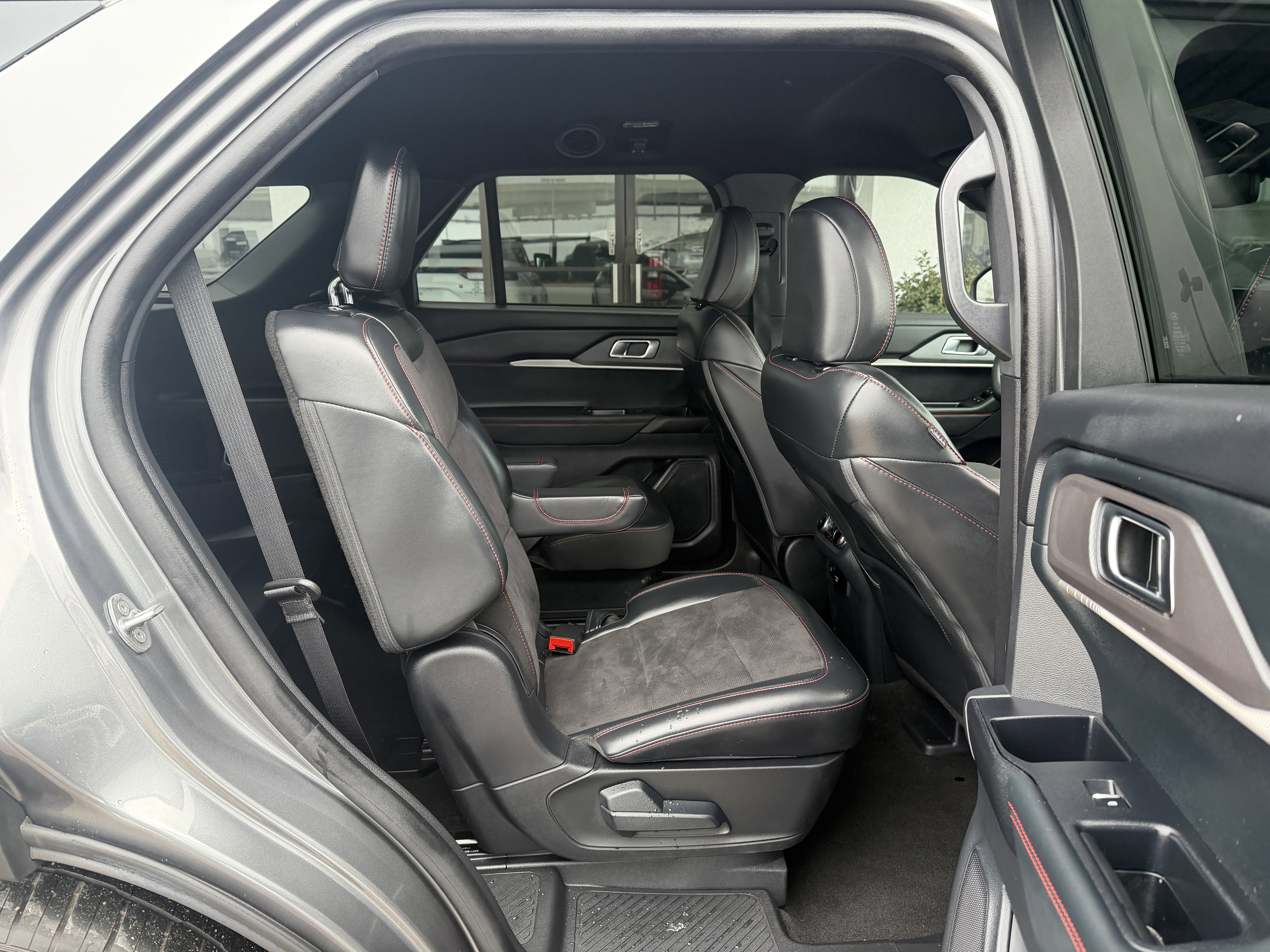 Used 2025 Ford Explorer ST image 26