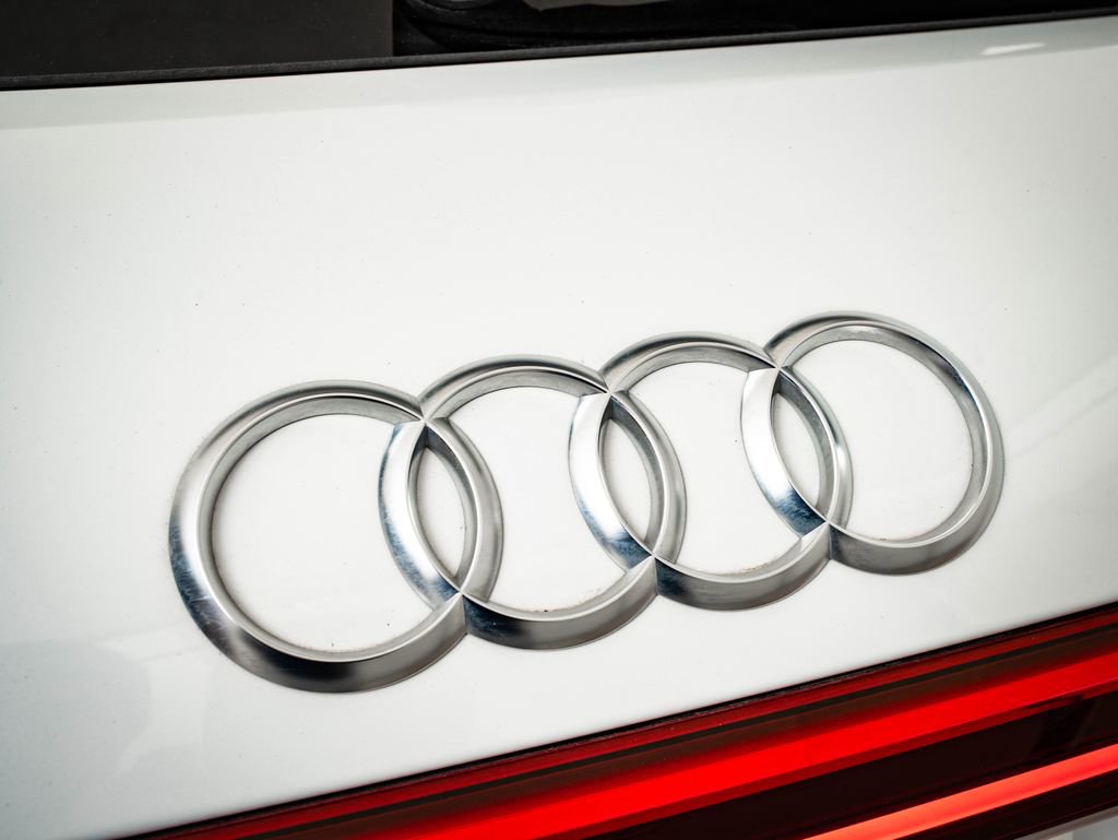 Used 2022 Audi e-tron Premium Plus w/ Premium Plus Package image 18