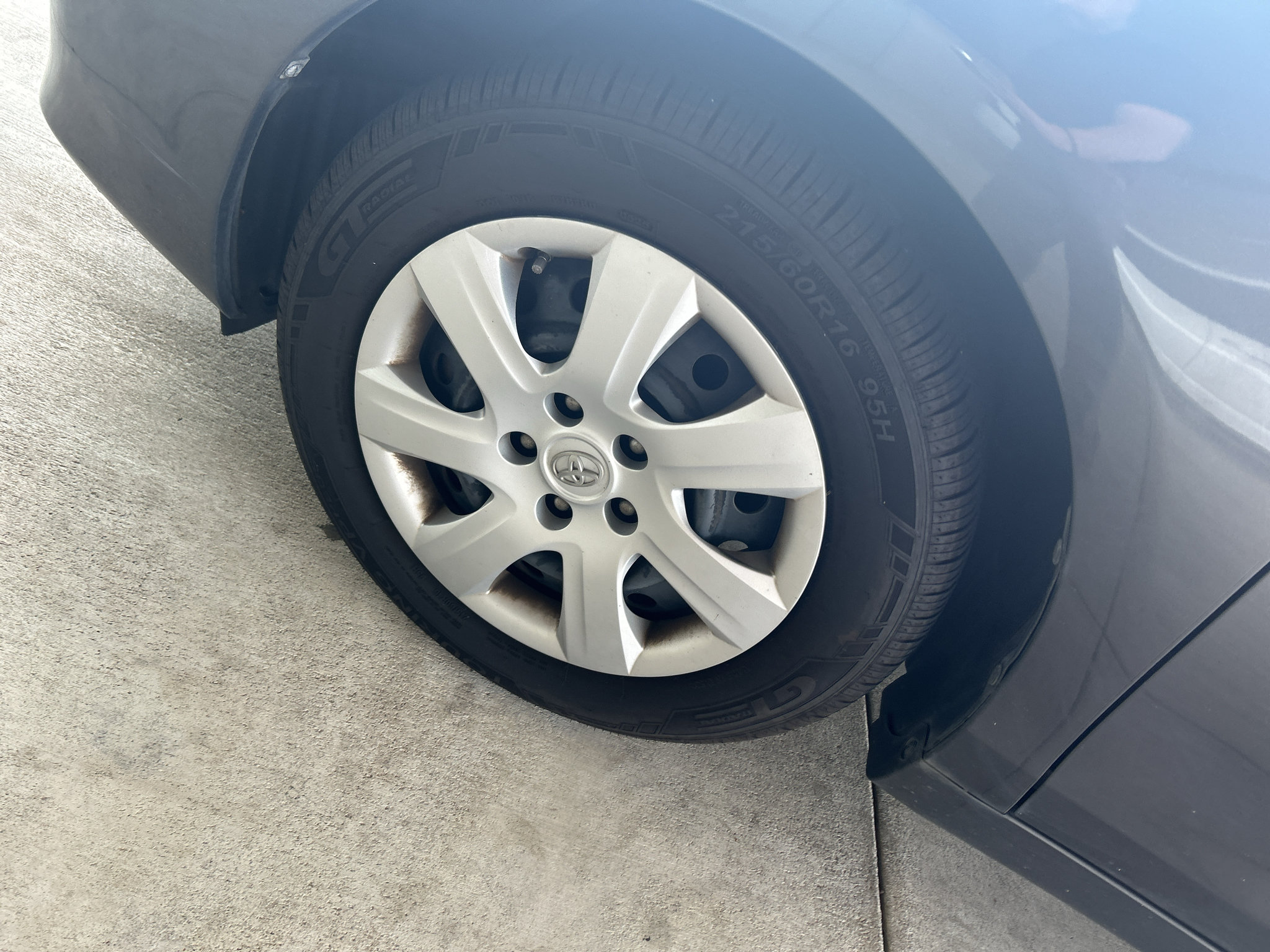 Used 2010 Toyota Camry LE FWD image 9
