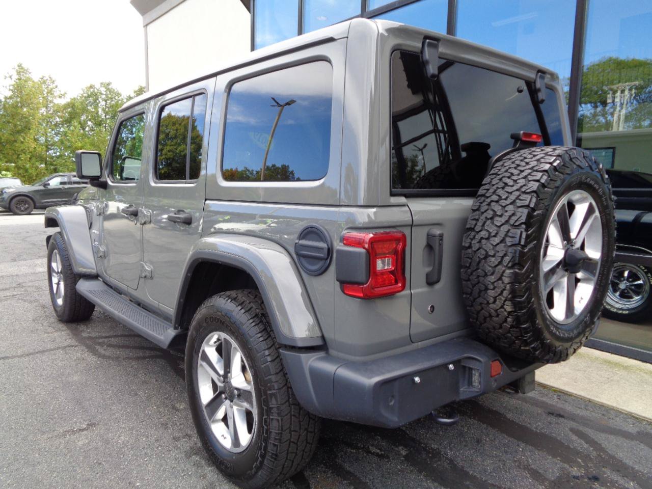 Used 2019 Jeep Wrangler Unlimited Sahara w/ Dual Top Group AWD/4WD image 7