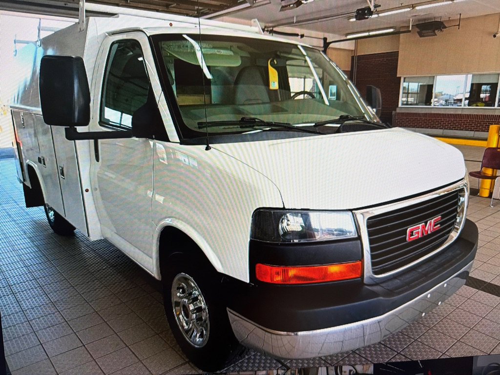 Used 2015 GMC Savana 3500 RWD image 3
