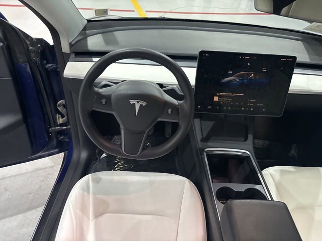 Used 2022 Tesla Model Y Long Range image 19