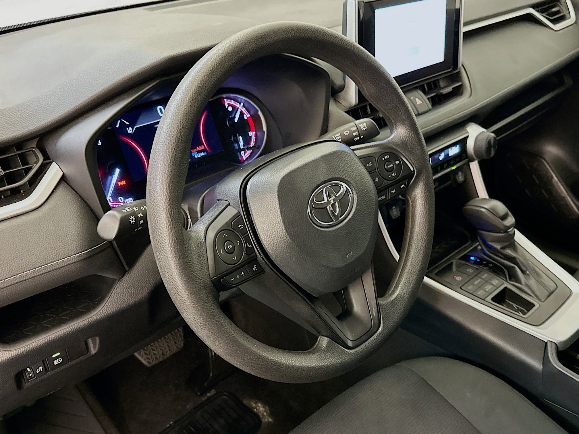 Used 2024 Toyota RAV4 LE image 18