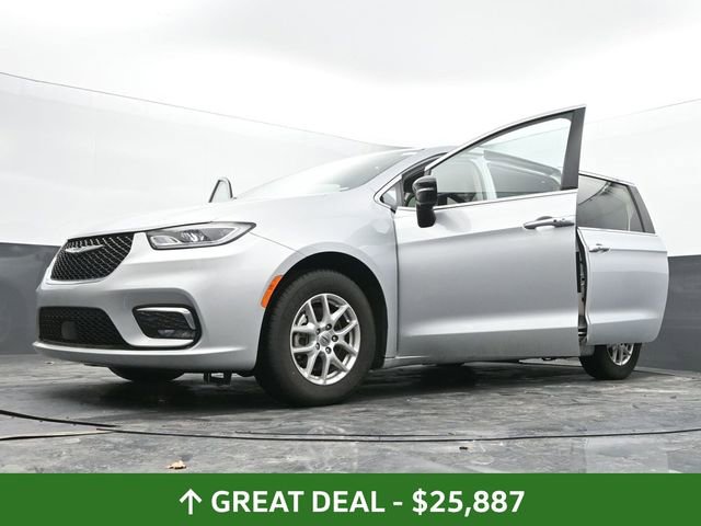 Used 2024 Chrysler Pacifica Touring-L image 72