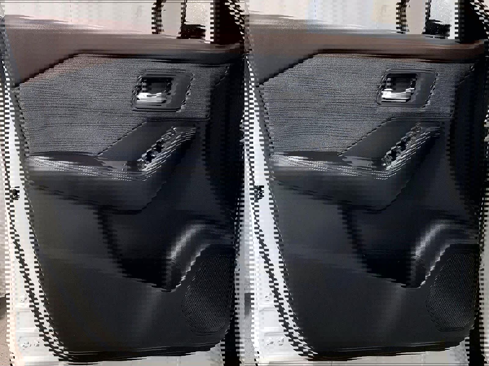 Used 2023 Nissan Rogue SV AWD/4WD image 9