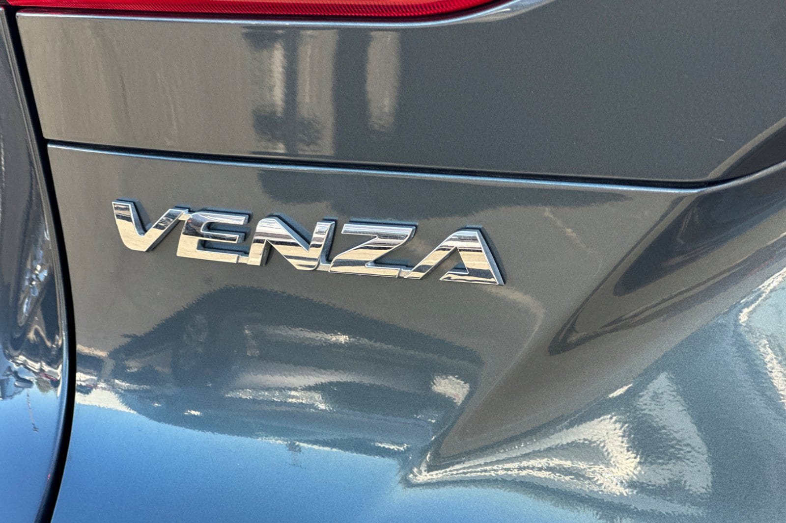 Used 2024 Toyota Venza LE AWD/4WD image 27