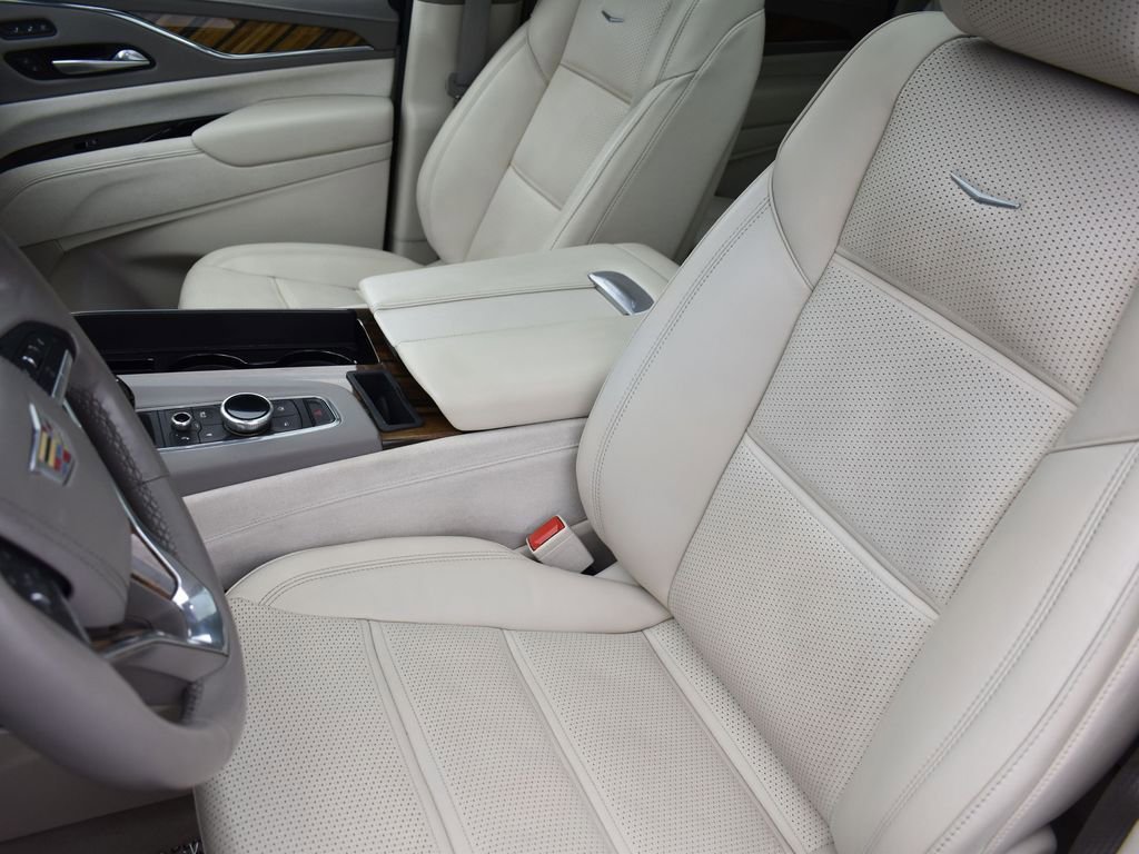 Used 2023 Cadillac Escalade ESV Premium Luxury Platinum w/ Heavy-Duty Trailer Package image 13