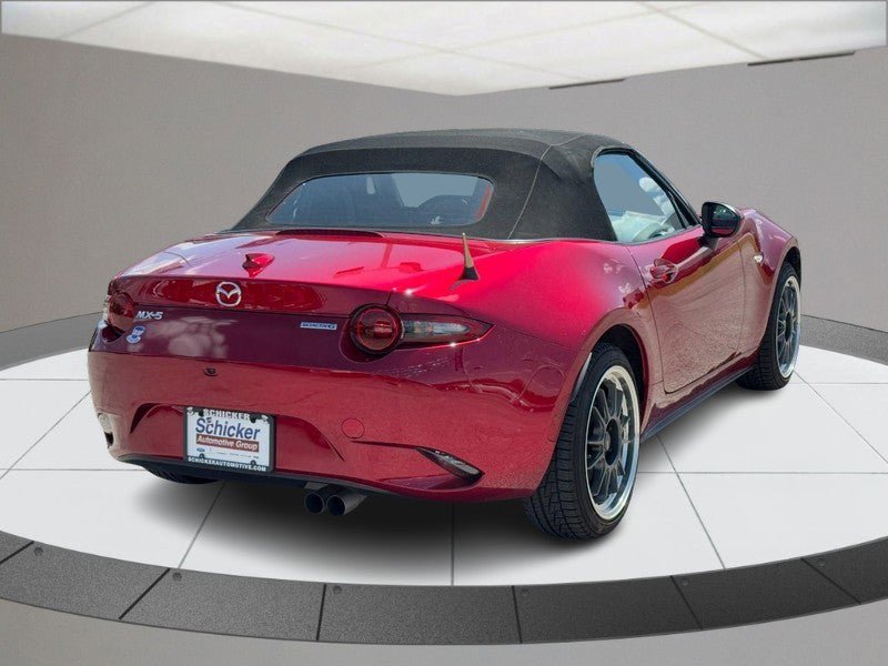 Used 2023 MAZDA MX-5 Miata Grand Touring RWD image 3
