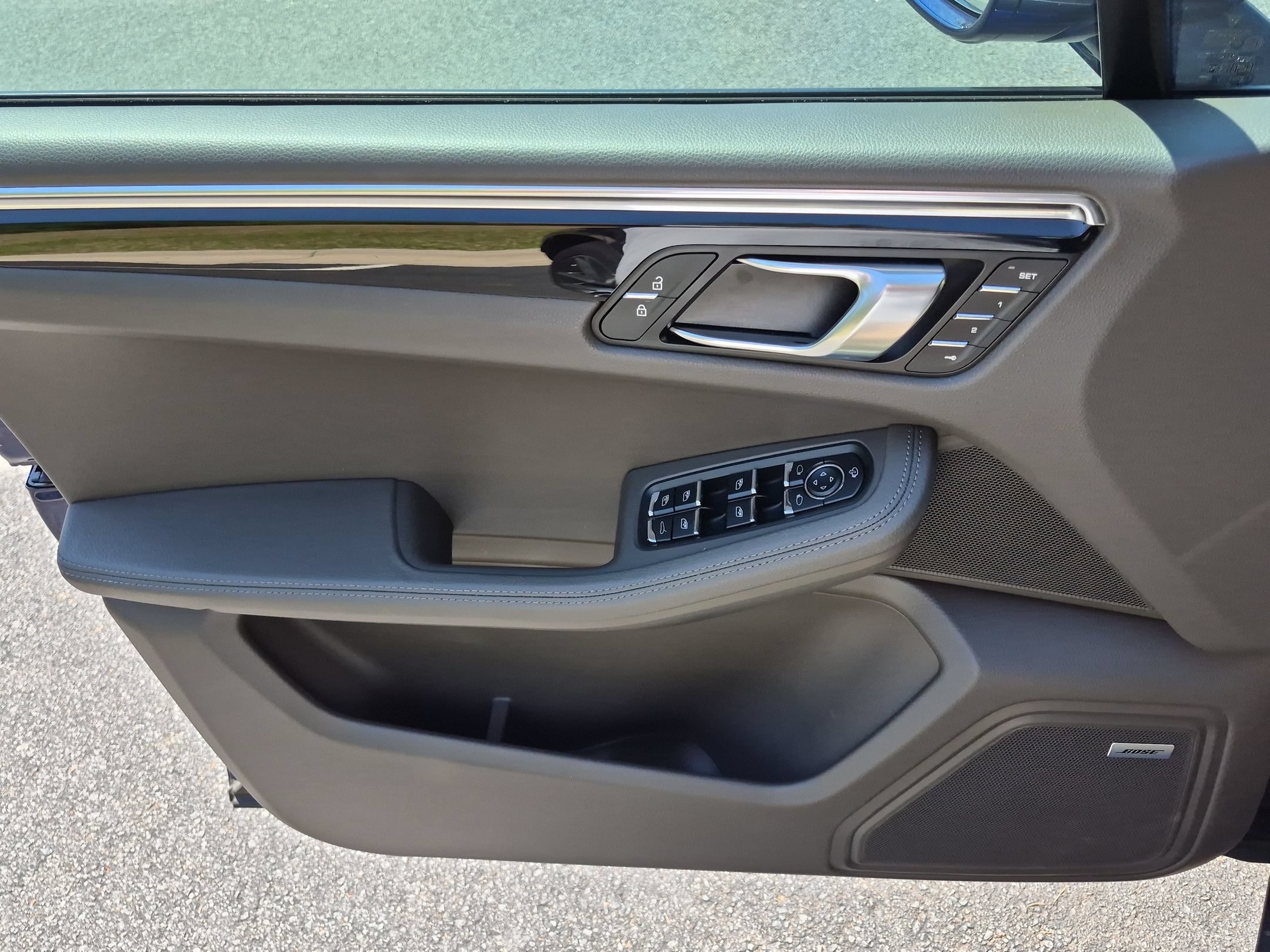Certified 2026 Porsche Macan AWD/4WD image 17