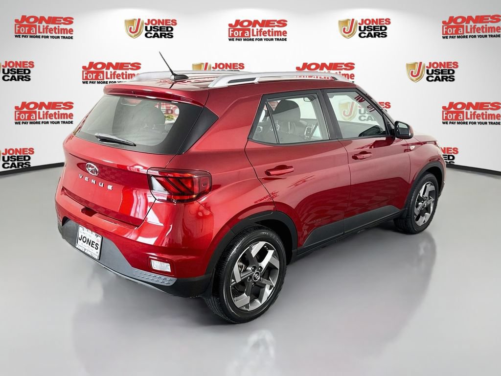 Certified 2024 Hyundai Venue SEL FWD image 17