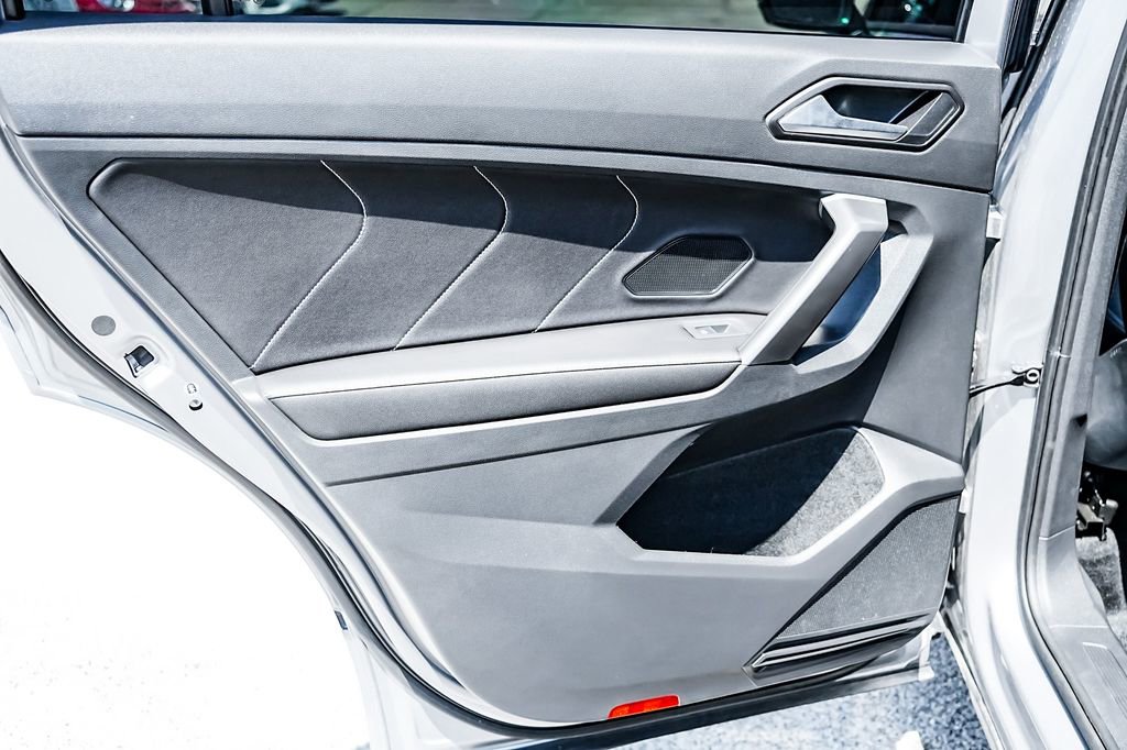 Used 2024 Volkswagen Tiguan SE R-Line image 27