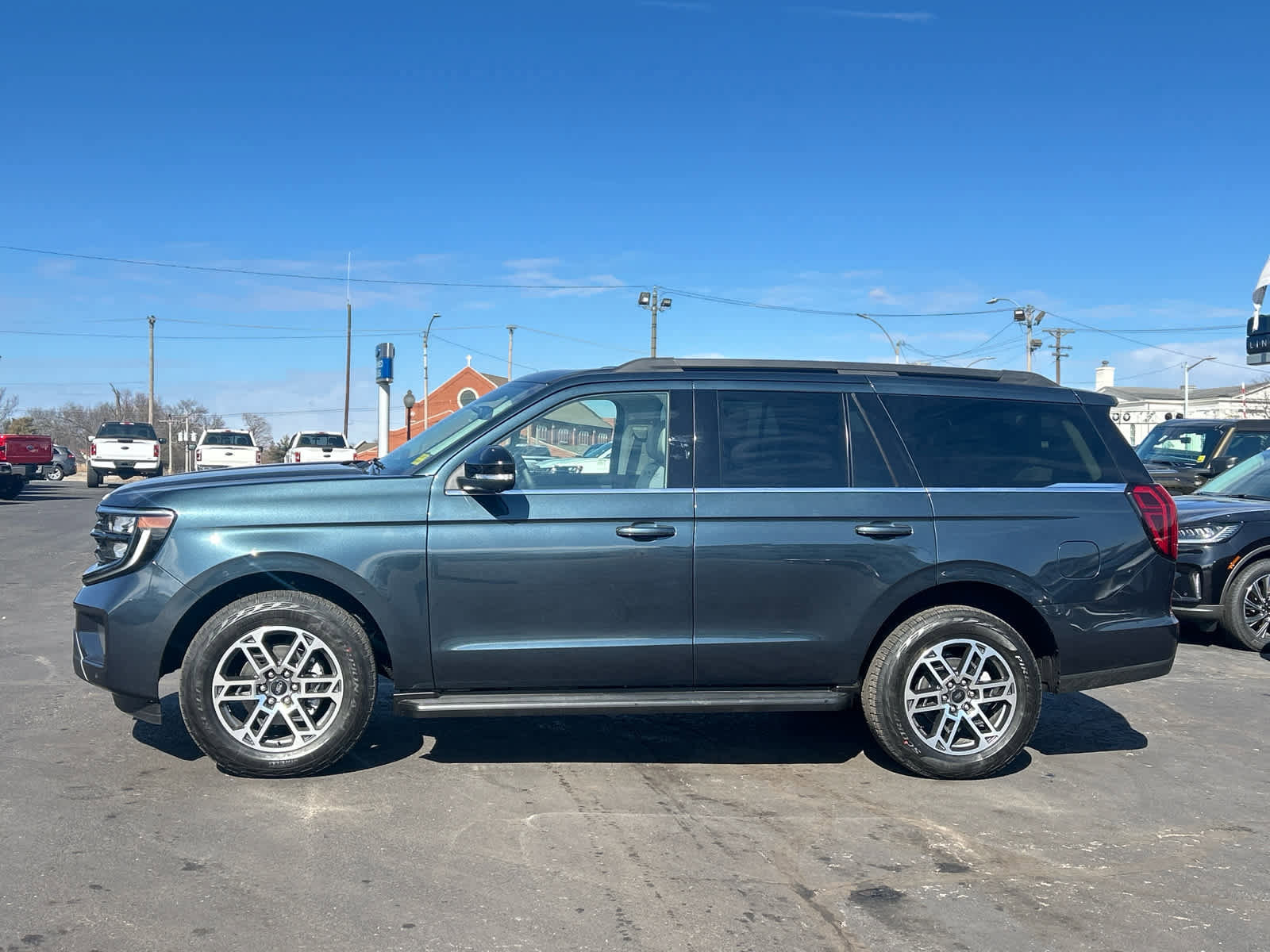 New 2026 Ford Expedition Active image 1