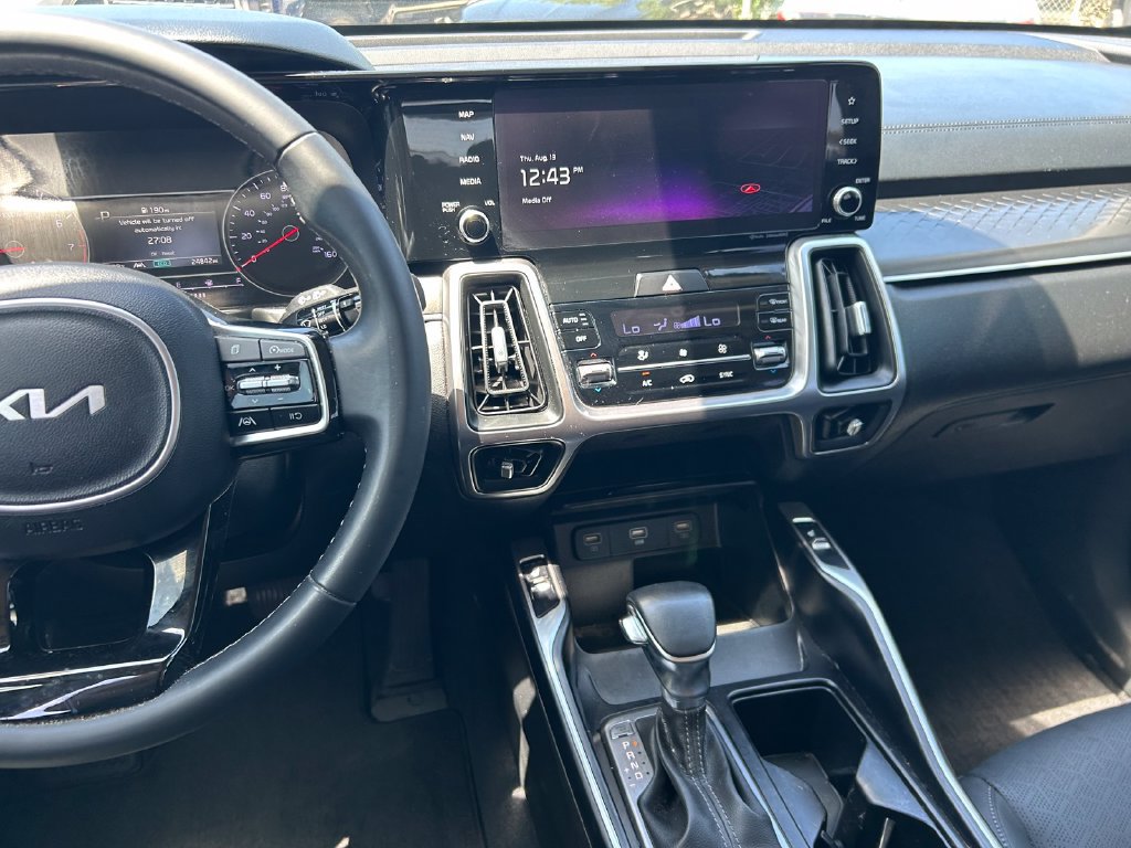 Used 2022 Kia Sorento S FWD image 17