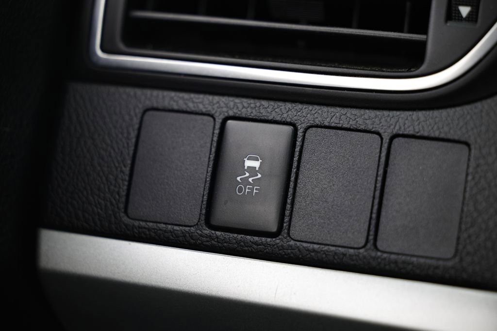 Used 2016 Toyota Camry SE w/ Moonroof Package image 32