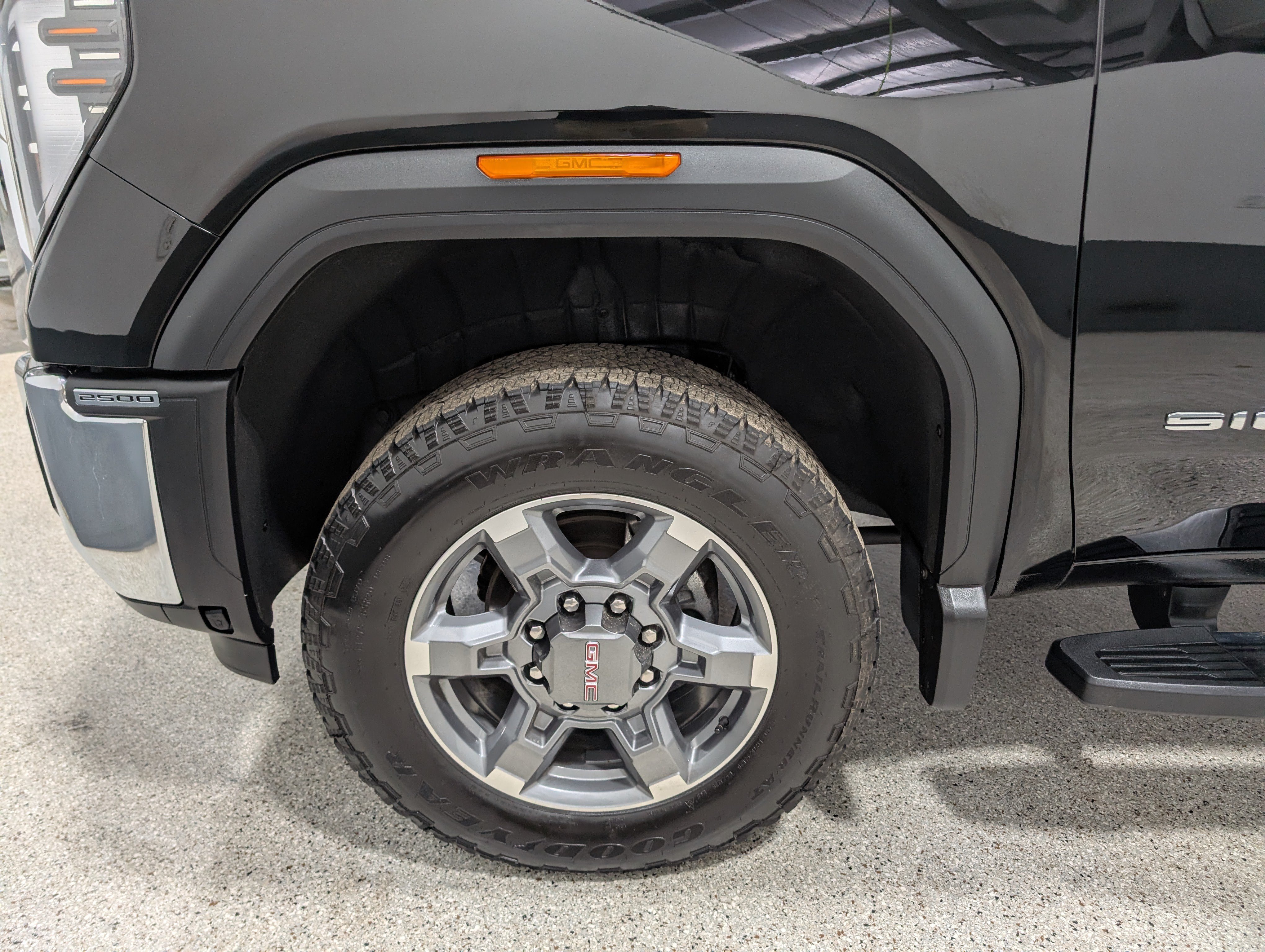 Used 2025 GMC Sierra 2500 SLT AWD/4WD image 12