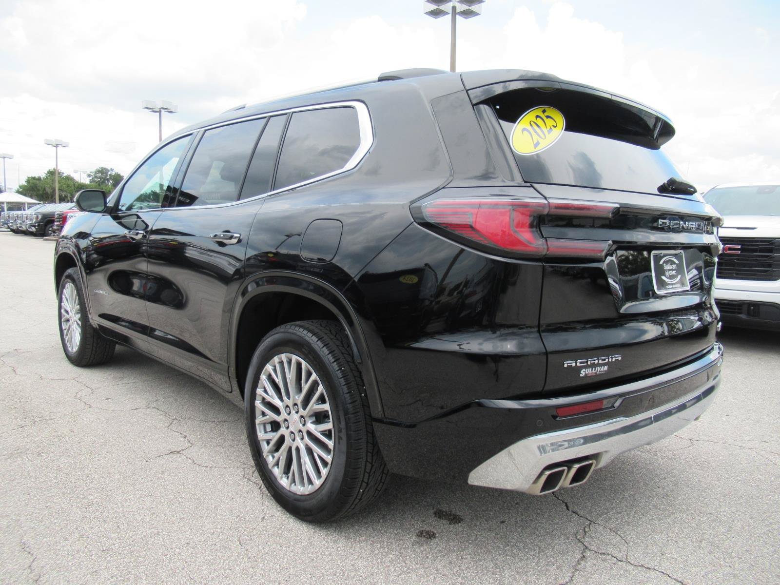 Used 2025 GMC Acadia Denali FWD image 5