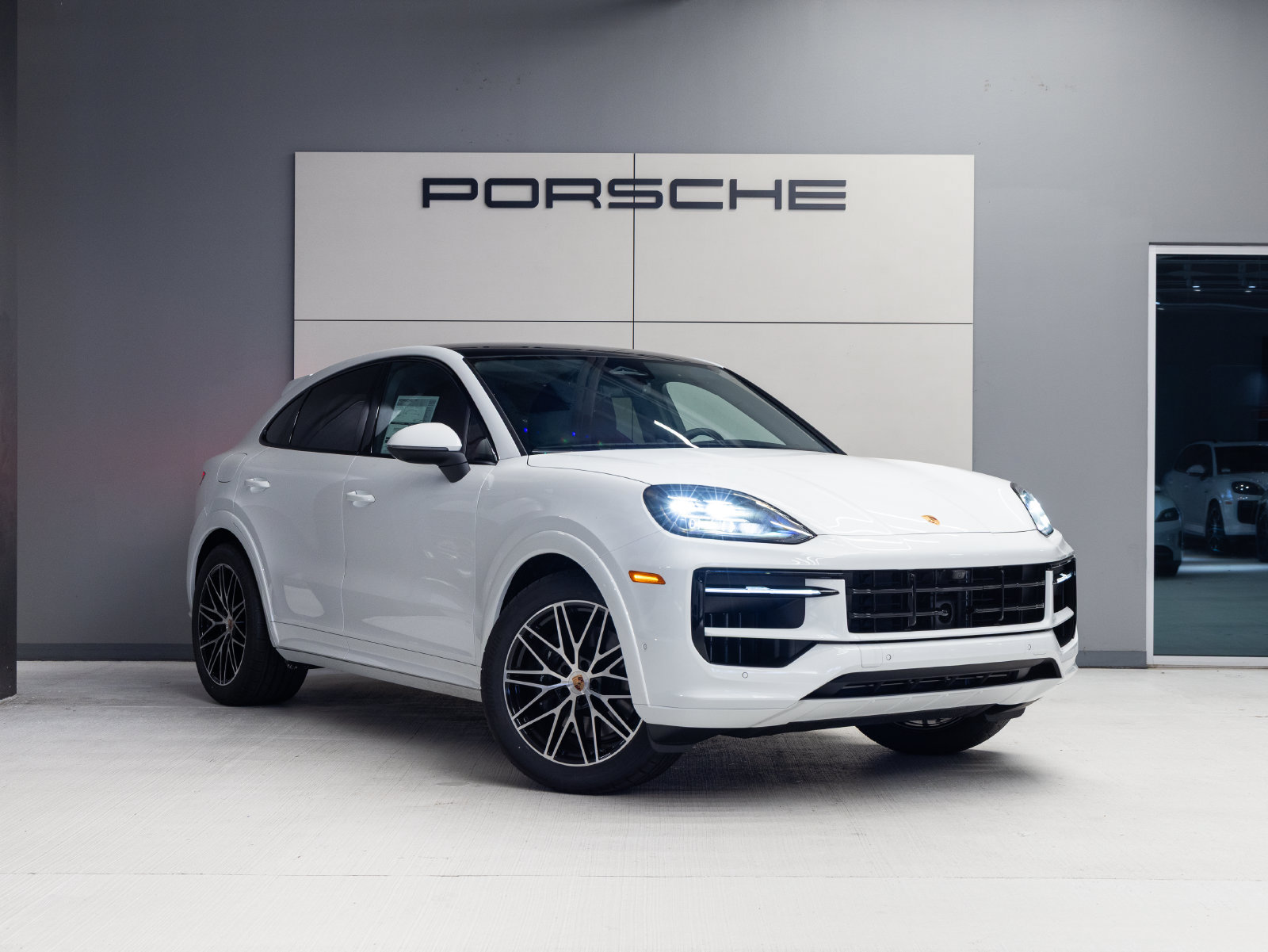 New 2026 Porsche Cayenne Coupe AWD/4WD image 9