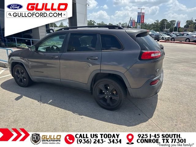 Used 2018 Jeep Cherokee Latitude w/ Altitude Package FWD image 4