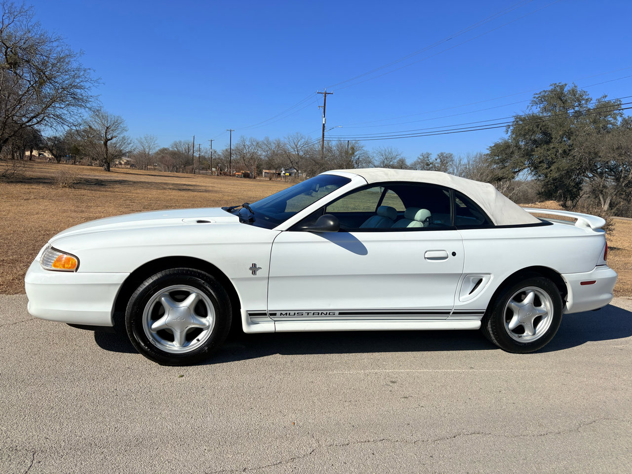 Used 1998 Ford Mustang Convertible image 13